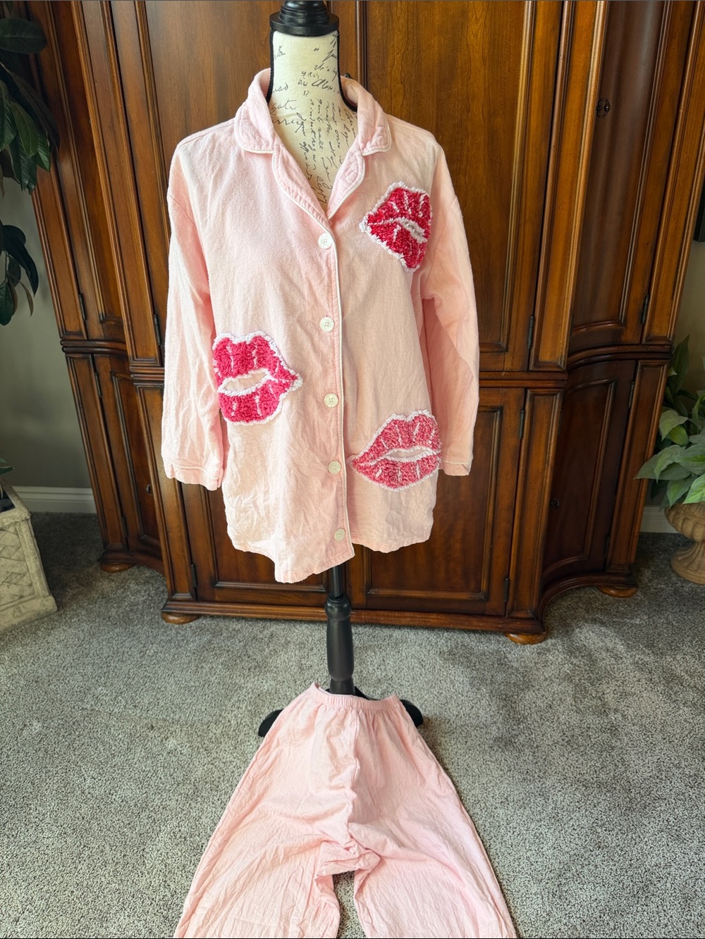 Pink Canyon Group Pajama Set with Red and pink lips very rare LG